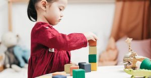 ¿En qué ayudan los bloques de construcción al desarrollo de un niño?